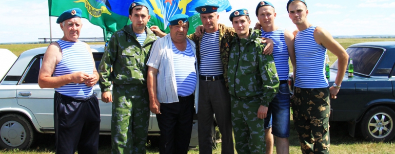 На аэродроме проведен день ВДВ 2015 года
